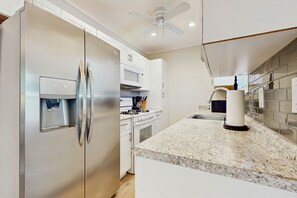 Frigorífic, microones, forn i placa de cuina 