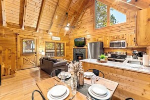 Private kitchen - Hidden Cozy Cabin Villa with Hot Tub Close to Everything (Pigeon Forge)