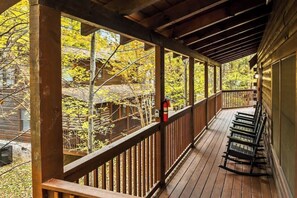 Property grounds - Hidden Cozy Cabin Villa with Hot Tub Close to Everything (Pigeon Forge)