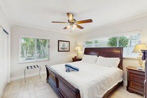 3 bedrooms, iron/ironing board, Internet, bed sheets - Tropical Fort Lauderdale Retreat with Heated Pool & Sonos Theater (Fort Lauderdale)