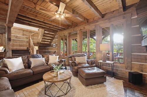 Lakeside Lodge Retreat | Luxury Cabin on Watts Bar