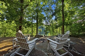 Property grounds - Lakeside Lodge Retreat | Luxury Cabin on Watts Bar (Spring City)