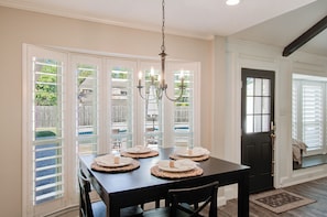Dining - Chic TX House w/ Pool and Relaxing Atmosphere (Spring)