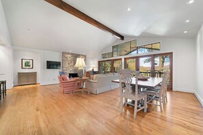 Interior - Stunning home steps from Lake Toxaway and Club house, 3Bed/3bath (Lake Toxaway)