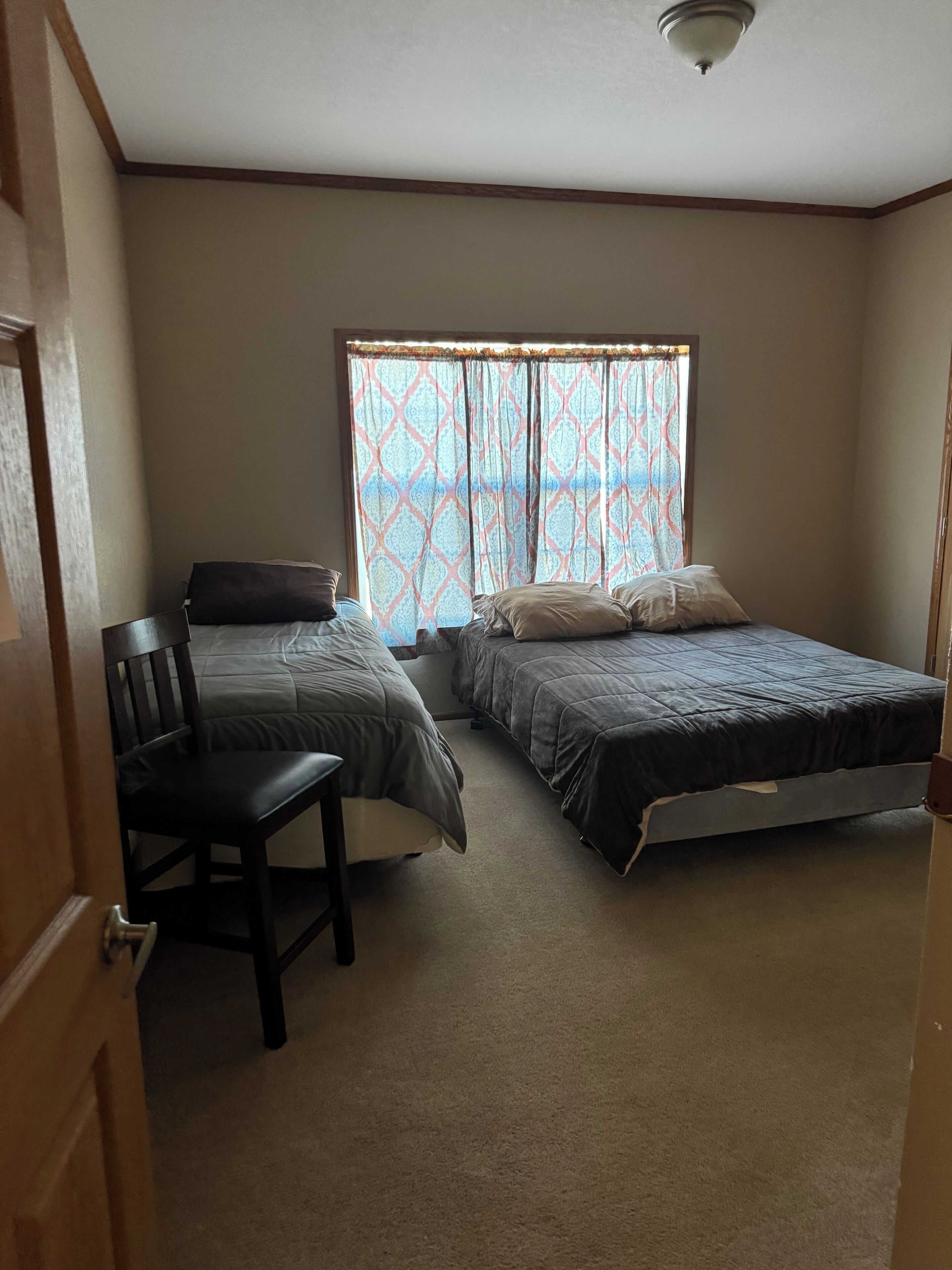 8 bedrooms, iron/ironing board, WiFi, bed sheets