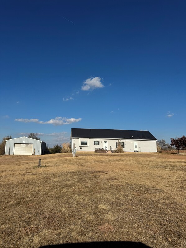 المنشأة من الخارج