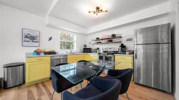 House, 3 Bedrooms, Non Smoking, Pets Allowed | Private kitchen | Full-size fridge, microwave, oven, stovetop