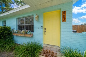 Front of property -  Manatee Cove Retreat | Pet-Friendly Coastal Home Sleeps 6 (Crystal River)