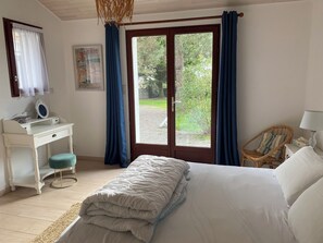 3 makuuhuonetta, silitysrauta/-lauta, internet