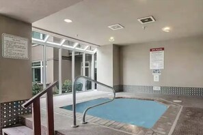 Pool - Waterfront Spacious 1BR+Den Walk to Pike Place (Seattle)