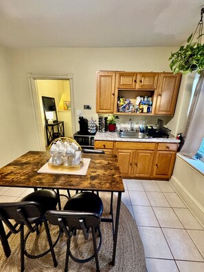Microwave, oven, stovetop - Quiet, Comfortable & Spacious 3rd Flr. 1 Bd Rm, 1 Bth Apt. No Cleaning Fee! (Philadelphia)