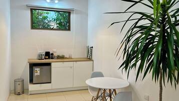 Laptop workspace, iron/ironing board, free WiFi