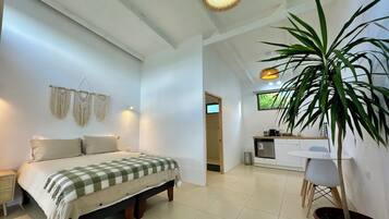 Laptop workspace, iron/ironing board, free WiFi