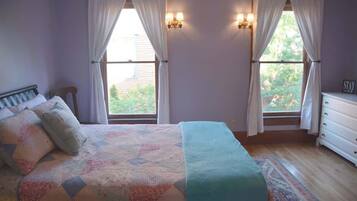 1 bedroom, desk, iron/ironing board, WiFi