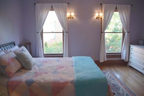 1 bedroom, desk, iron/ironing board, WiFi