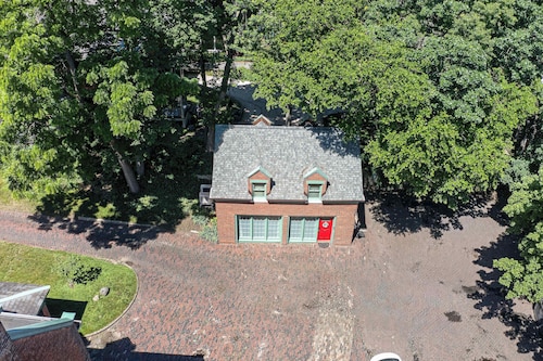 Historic Studebaker Carriage House- Lower Level