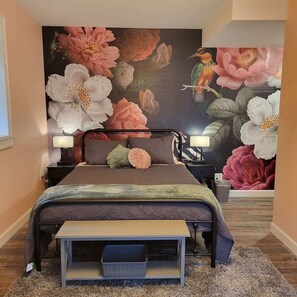 1 bedroom, iron/ironing board, WiFi, bed sheets - Historic Studebaker Carriage House- Lower Level (South Bend)