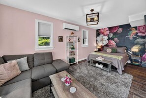 1 dormitorio, tabla de planchar con plancha, wifi y ropa de cama