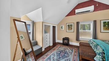 1 dormitorio, tabla de planchar con plancha, wifi y ropa de cama