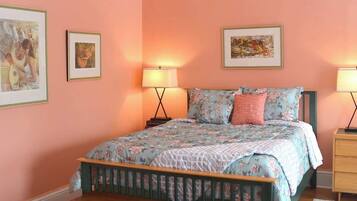 1 bedroom, desk, iron/ironing board, WiFi