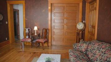 Télévision, lecteur de DVD, espaces bureaux