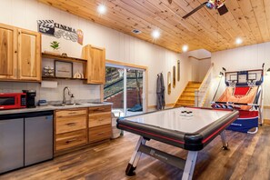 غرفة الألعاب