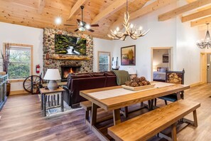 Interior - Riverfront Cabin, GameRoom, Fenced, 10 min to town (Ellijay)