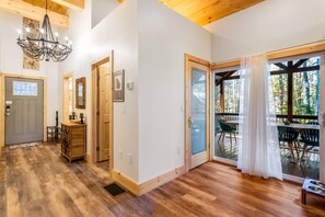 Interior - Riverfront Cabin, GameRoom, Fenced, 10 min to town (Ellijay)