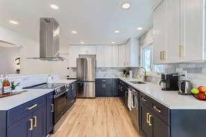 Microones, forn, placa de cuina i rentaplats 