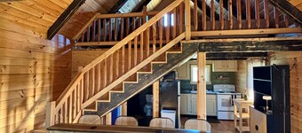 Charming 1 BR Cabin at Persimmon & Pine Hollow- Secluded Feel, Close to Town