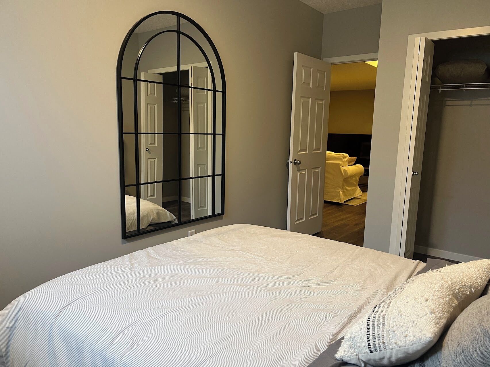 1 habitación, tabla de planchar con plancha, wifi y ropa de cama 