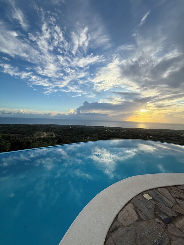 Pool - The Tropical Castle (disconnect from civilization) (Cabrera)