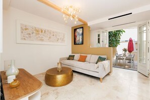 Living area - NEW - Renovated house in Old Town with garden (Antibes)