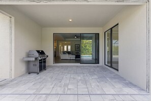 Terrace/patio - Luxurious 3 Bedroom House in Bradenton: Heated Pool, Hot Tub & Beach Access Near (Bradenton)