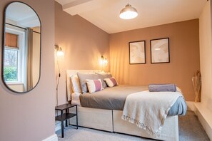 Iron/ironing board, WiFi, bed sheets - Charming 2-Bed Apartment in Bewdley Town Centre (Bewdley)