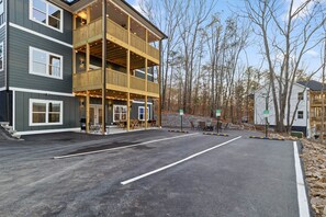 Exterior - ChattVistasSTAR WARS-2bd2ba-FirePit-Theater-Slps8+ (Fairview)