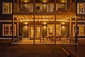 Outdoor dining - ChattVistasSTAR WARS-2bd2ba-FirePit-Theater-Slps8+ (Fairview)