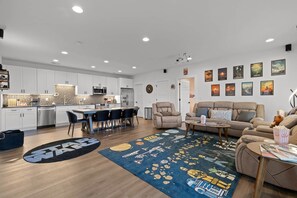 Interior - ChattVistasSTAR WARS-2bd2ba-FirePit-Theater-Slps8+ (Fairview)