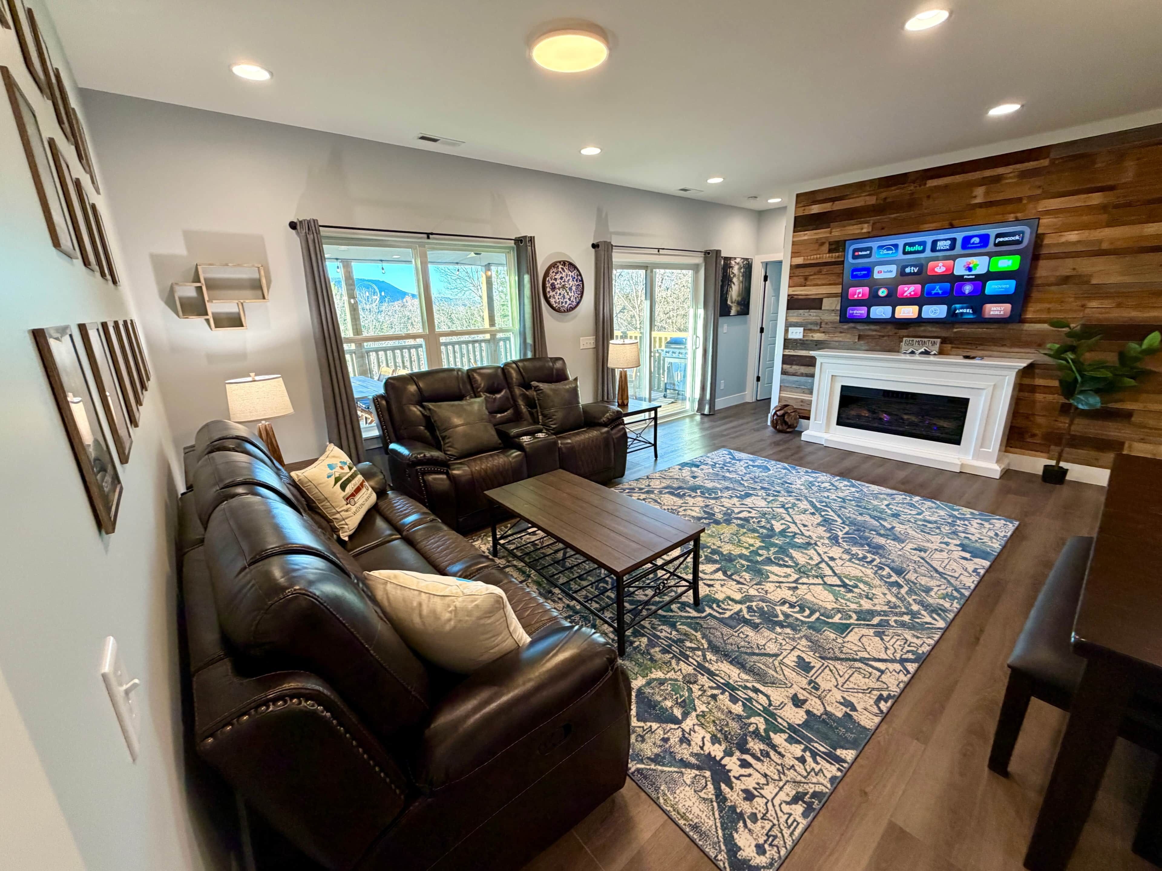 Televisión y chimenea 