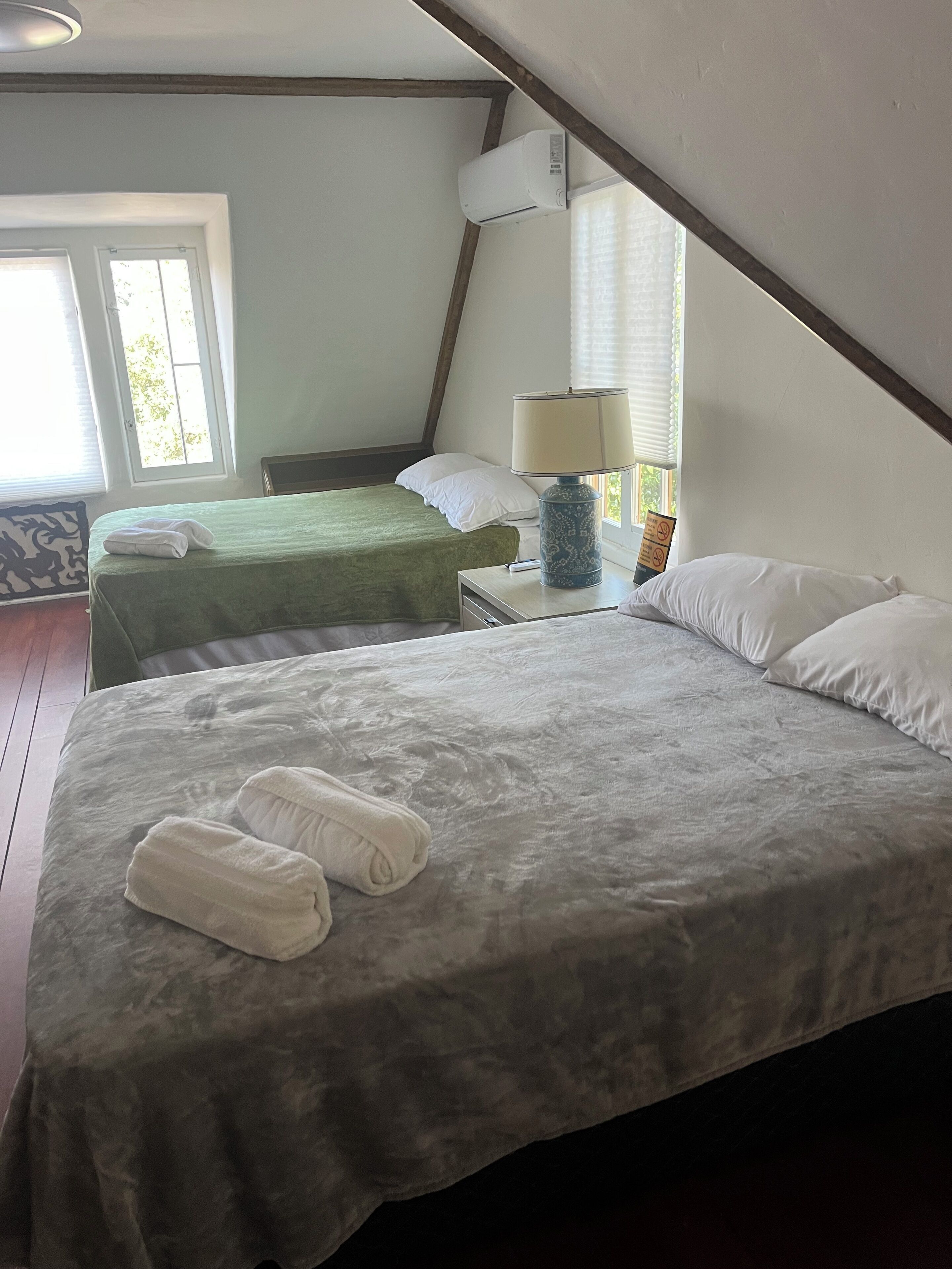 2 bedrooms, iron/ironing board, WiFi, bed sheets