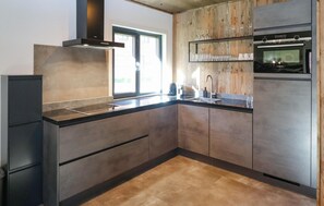 Réfrigérateur, four, lave-vaisselle, cafetière/bouilloire