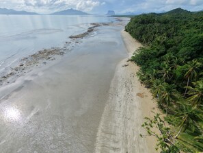 A beach with a clear view of the ocean and a distant mountain range. - Tay Deling's (El Nido)
