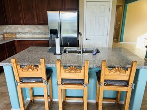 冰箱、微波炉、烤箱、炉灶