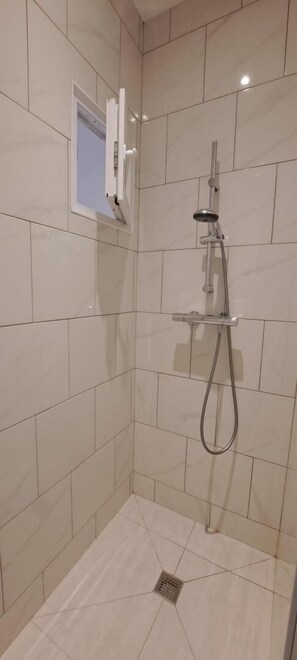Shower - Air-conditioned village house Le Porche (LA GARDE FREINET)