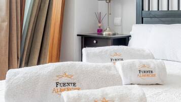 3 bedrooms, in-room safe, desk, iron/ironing board