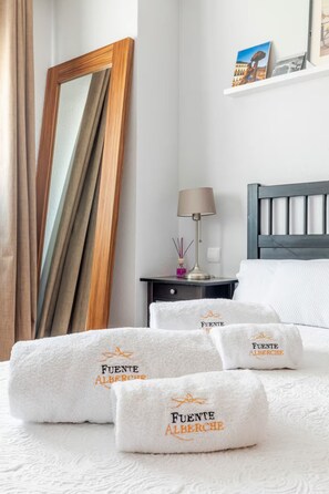 3 chambres, coffres-forts dans les chambres, bureau