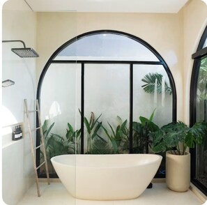 Shower, hair dryer, towels, soap - Luxury Mediterranean Villa with Private Pool - Uluwatu (Bali)