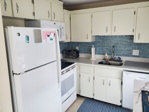 Private kitchen - On Minot Beach -  1-bedroom apartment with deck and views of the ocean (Scituate)