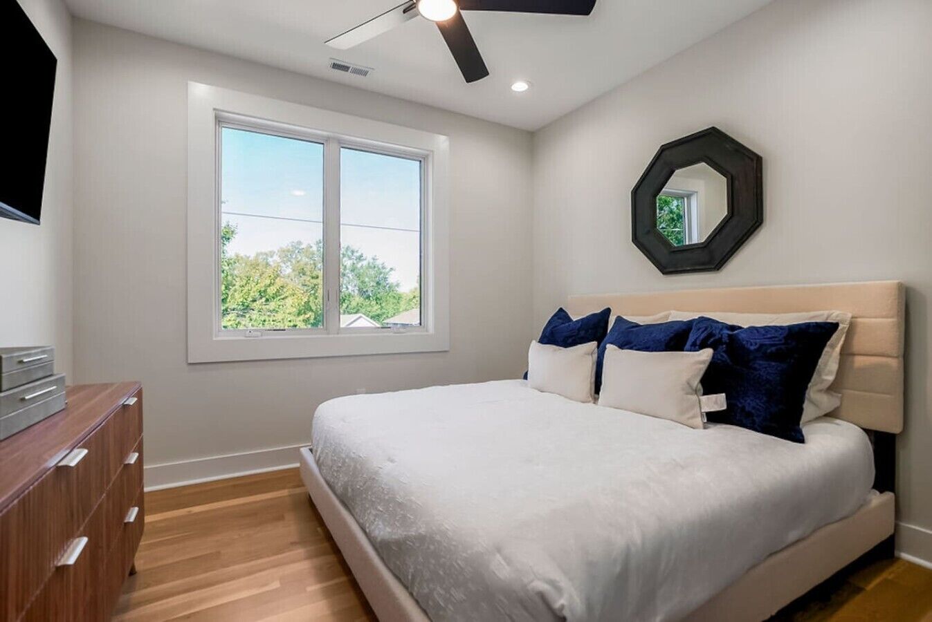 3 bedrooms, desk, iron/ironing board, WiFi