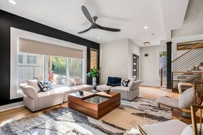 Interior - Private Ultra Modern Mansion - Country Club Plaza (Kansas City)